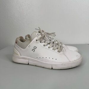 On‎ Cloud The Roger White Sneakers Size 7.5